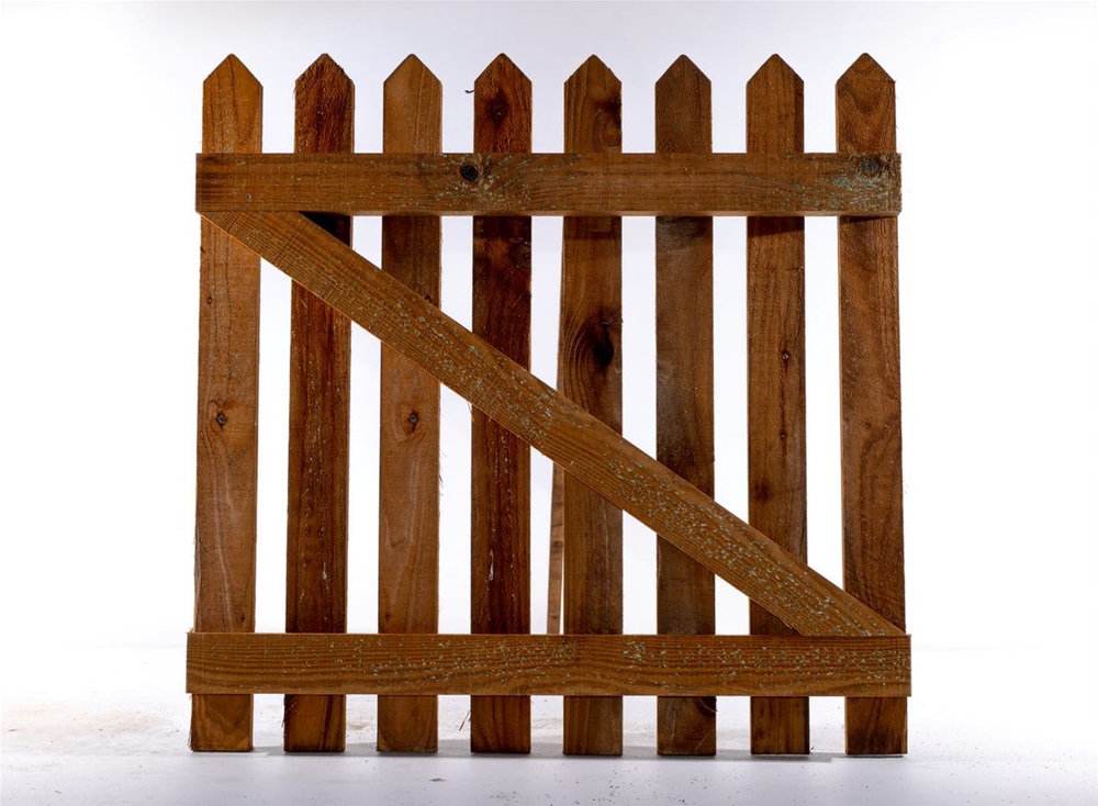 900 x 900 Brown Picket Gate Pointed Top