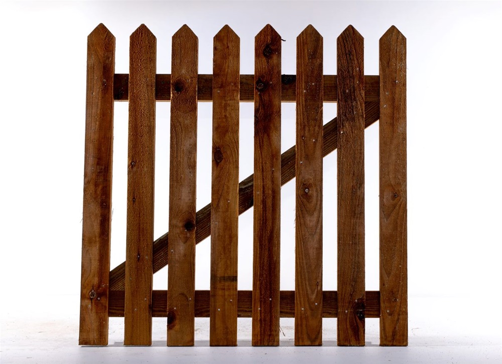 1200 x 900 Brown Picket Gate Pointed Top