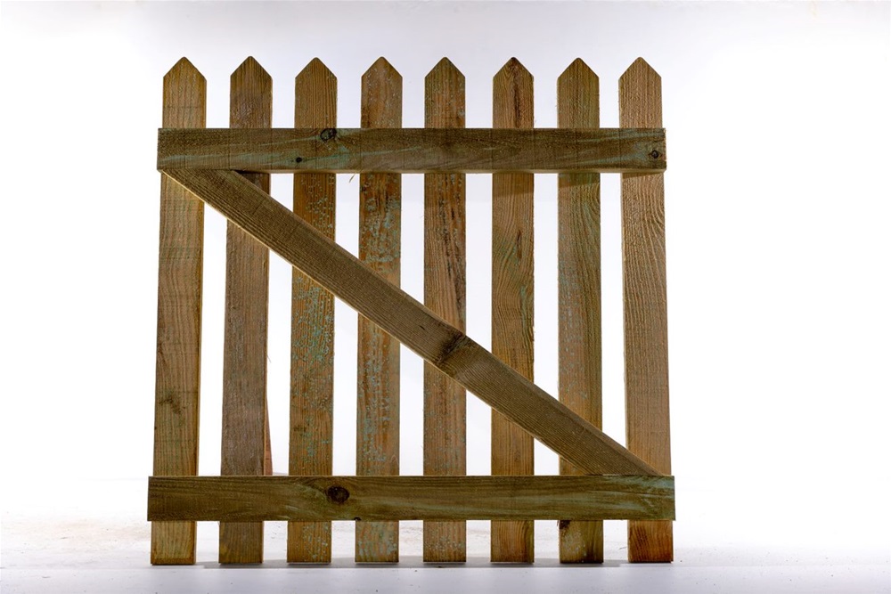 900 x 900 Green Picket Gate Pointed Top